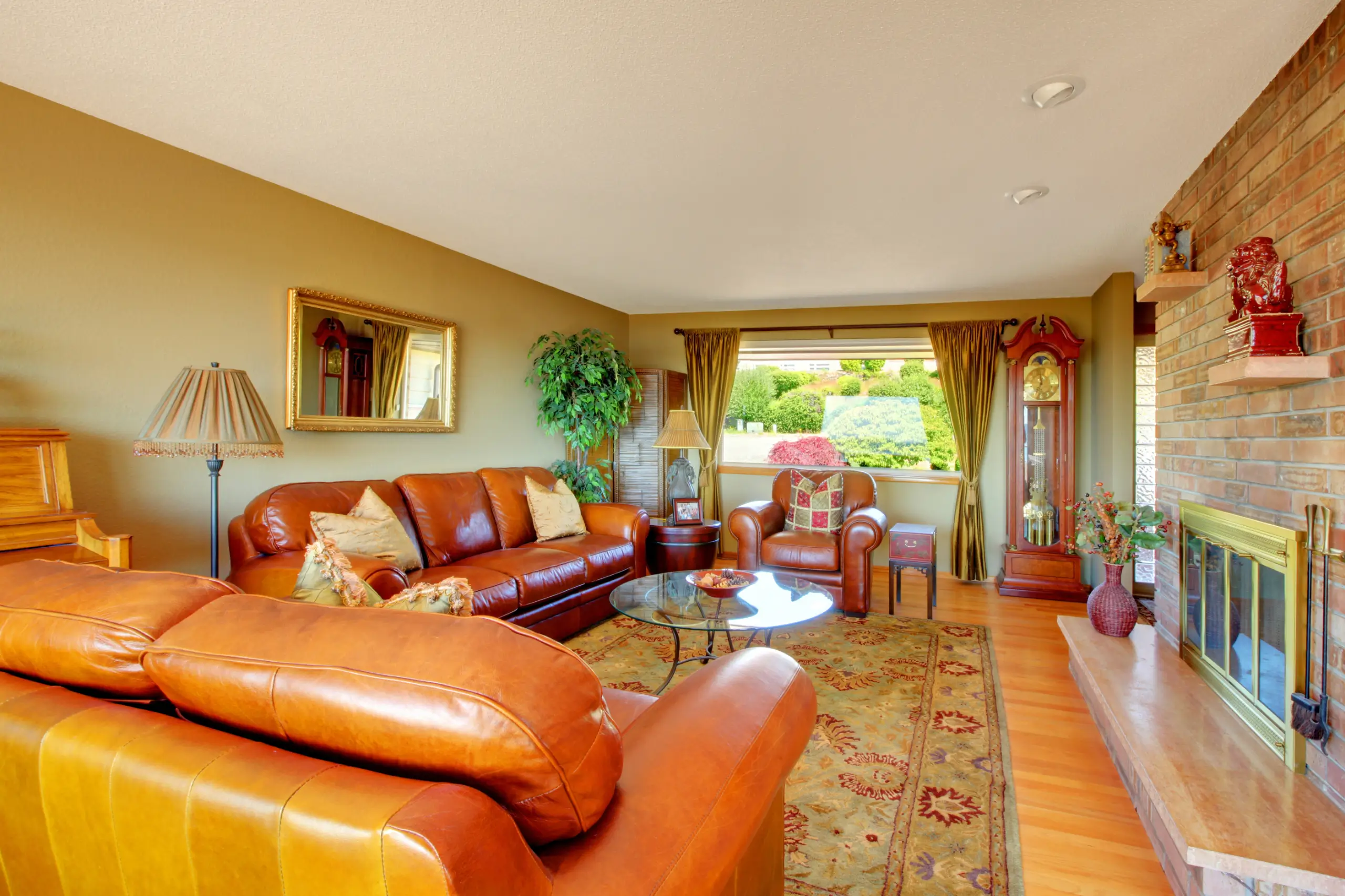 Dated living room before and after virtual renovation